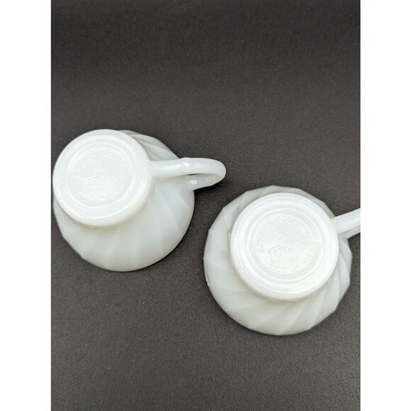 1960's Vintage Pair of Anchor Hocking Fire King Swirl Pattern Coffee Tea Cups - Picture 3 of 5